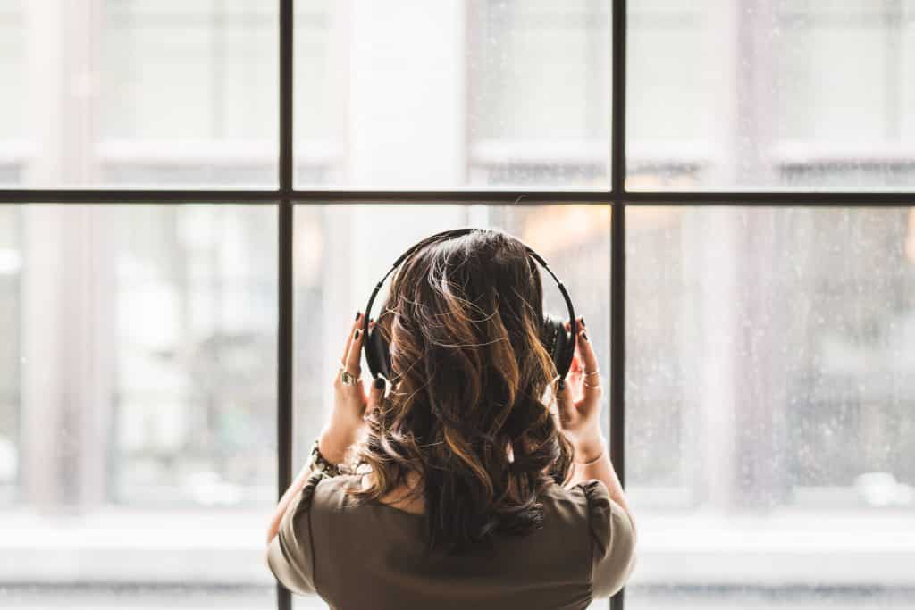 Wo buche ich einen Sprecher? 1 listen 1581959929 Voicfy | Werbesprecher, Sprecher & Synchronsprecher